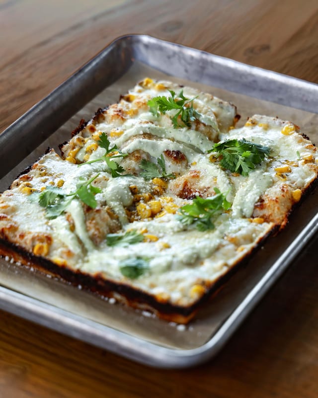 Elote Especial Pizza.